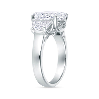 The Luma: 3CT Oval Cut Diamond in 14K Gold