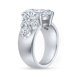 The Talia: 3CT Pear Cut Diamond in 14K Gold