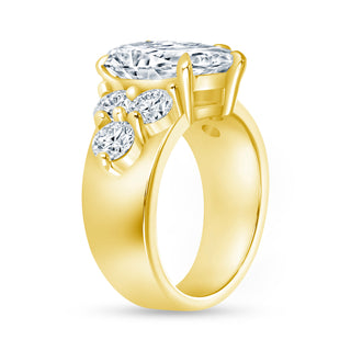 The Talia: 3CT Pear Cut Diamond in 14K Gold