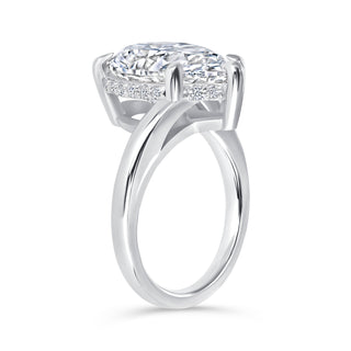The Liora: 3CT Pear Cut Diamond in 14K Gold
