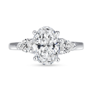 The Amelia: 2CT Oval Cut Diamond in 14K Gold