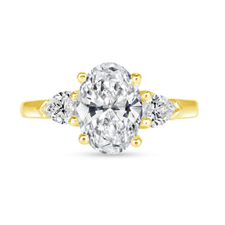 The Amelia: 2CT Oval Cut Diamond in 14K Gold