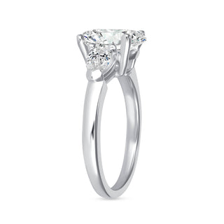 The Amelia: 2CT Oval Cut Diamond in 14K Gold