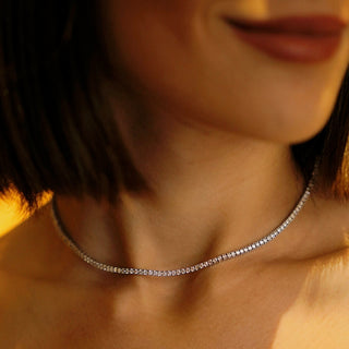 14K Solid Gold Tennis Necklace features 5.00ct of round-cut lab-grown diamonds with a diamond clarity of SI1 