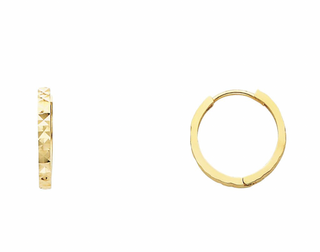 These 14K solid gold huggie earrings with diamond cut detailing have a 15mm of outer diameter with a latch back closure